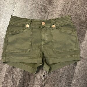 Green BKE Mollie short